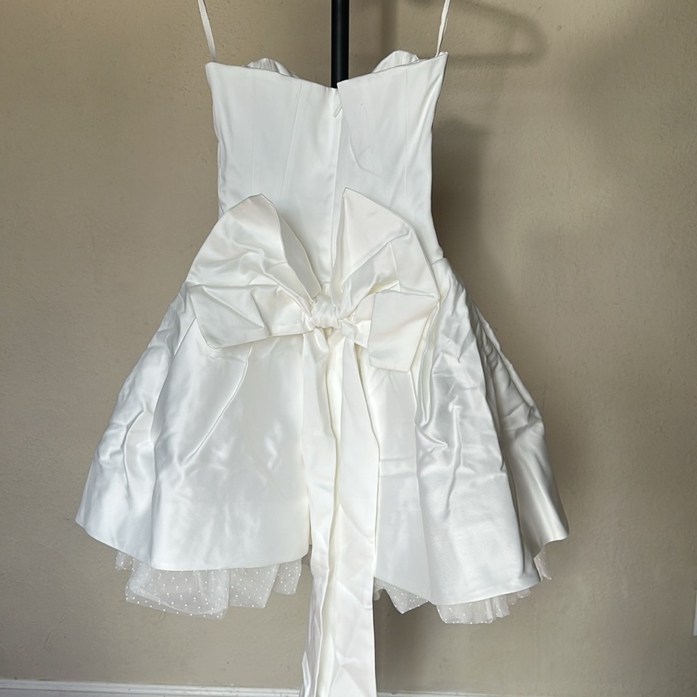 HOUSE OF CB 'Noele' White Satin Strapless Bow Mini Gown NWOT Size XS - Picture 5 of 13
